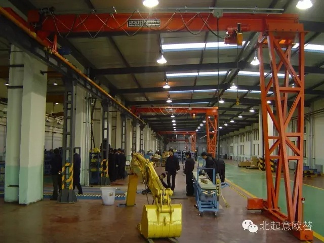 MHB電動(dòng)單梁半龍門(mén)起重機(jī)